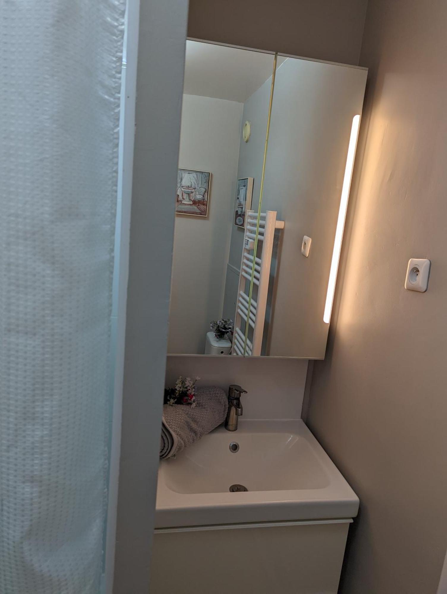 Charming Studio With Eiffel View Париж Екстер'єр фото